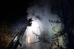 ŽESTOK UDAR NA MOSKVU! Blizu 400 ukrajinskih dronova ZASULO rusku prestonicu, pogođena FABRIKA, nebo prekrio CRNI DIM! (VIDEO)