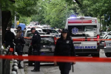 SAZNAJEMO! PUCNJAVA U DVORIŠTU OSNOVNE ŠKOLE U SMEDEREVU! Povređeno dete, na licu mesta Hitna pomoć i policija!