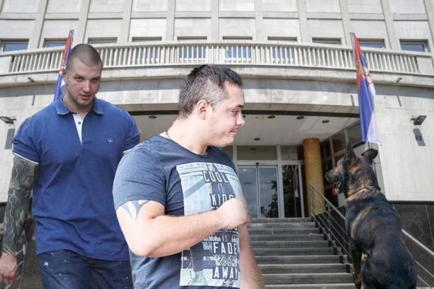 "PAS NIJE IMAO ZAŠTITNU OPREMU NA UVIĐAJU!" Miljković u sudnici zbija šale, umesto da se kaje za zlodela - PUBLIKA U ŠOKU!