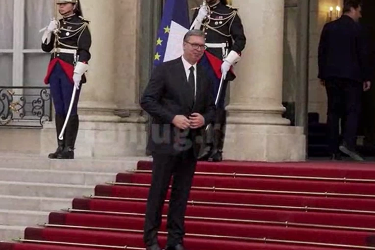 VUČIĆ U JELISEJSKOJ PALATI: Prisustvuje svečanoj večeri koju organizuje Emanuel Makron! (VIDEO)