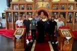 SRPSKI ŠAMPIONI SVOJU ZLATNU MEDALJU DARIVALI CRKVI I BOGU: Reprezentativci poklonili i dres svešteniku Vladimiru Vraniću (FOTO)