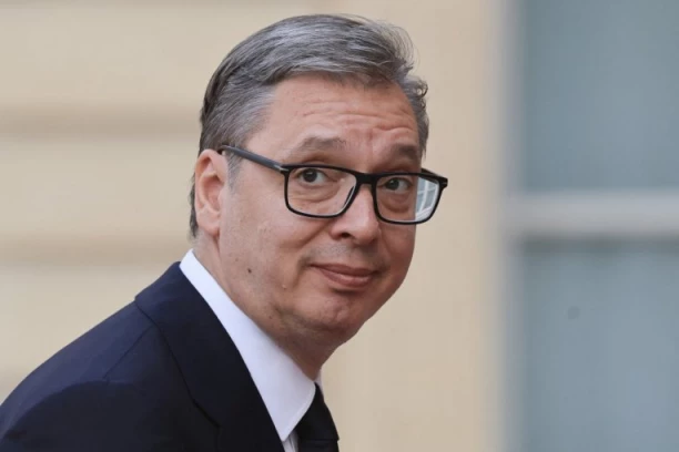 VUČIĆ SE OGLASIO NAKON VEČERE KOJU JE ORGANIZOVAO MAKRON: "Francuska je jedan od najvažnijih partnera Srbije!" (FOTO)