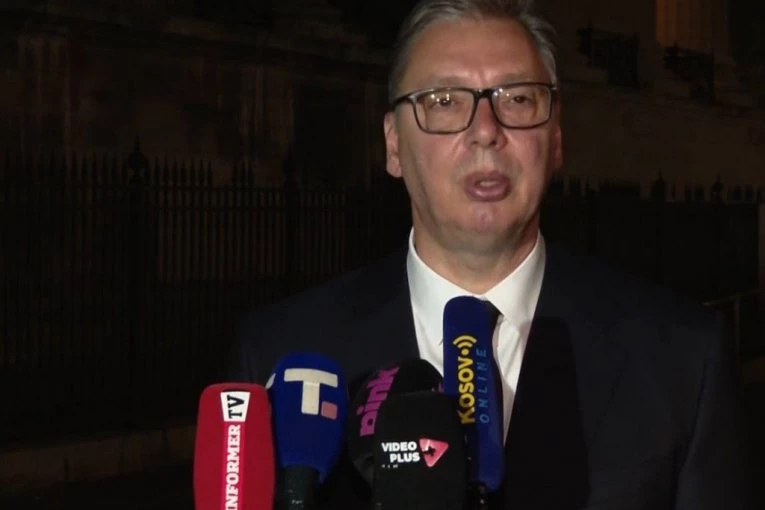 VUČIĆ SE OBRAĆA IZ PARIZA! Predsednik gost Emanuela Mekrona uoči velike vojne parade!