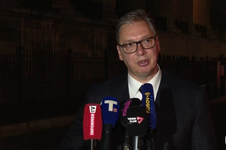 VUČIĆ SE OBRAĆA IZ PARIZA! Predsednik gost Emanuela Mekrona uoči velike vojne parade!