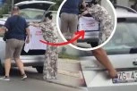 PROVOKACIJA PREKO PUTA ŠTANDOVA SNS! Iz automobila sa hrvatskim tablicama vadili majicu "Studenti pobeđuju"!