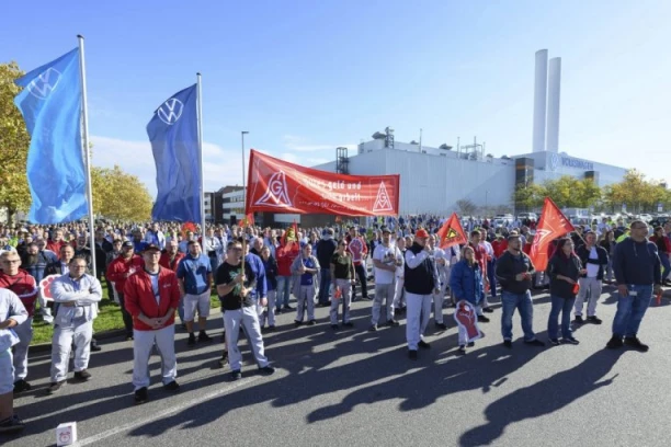 NOVI UDŽBENICI, SPREMAJU GRAĐANSKE STRAŽE! U Nemačkoj se vuku radikalni potezi!