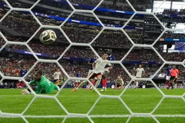 MOĆNA ŠPANIJA U FINALU MUNDIJALA! Francuska nokautirana, vicešampion sveta neće igrati novi meč za titulu! (VIDEO)