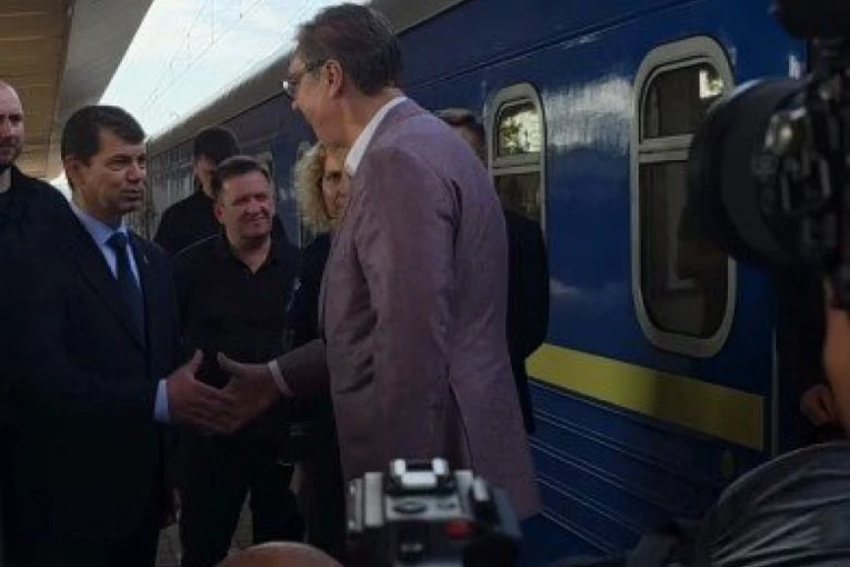 "MALO SAM UMORAN, ALI BORIĆU SE I ČUVATI SRBIJU!" Vučić posle cele noći putovanja stigao u Kijev na Samit "Jugoistočna Evropa - Ukrajina"! (VIDEO)