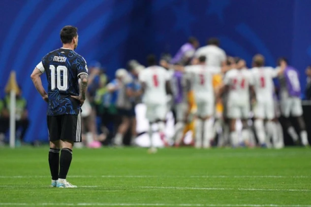 ENGLESKA-ARGENTINA! "Gordi albion" vodi, Mesi i družina na kolenima!