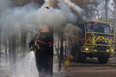 DVOJICA MLADIĆA OPTUŽENA ZA PODMETANJE STRAVIČNIH POŽARA! Makron danas obilazi UGROŽENA PODRUČJA!