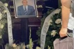 SABLASAN PRIZOR NA GROBU ANDRIJE BAJIĆA! Dok porodica VODI RAT OKO NASLEDSTVA, samo ga ona posećuje! (FOTO)