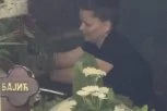 JEZIV DETALJ SA SAHRANE ANDRIJE BAJIĆA KOJI JE SVIMA PROMAKAO! Dok se Mala Cana gušila u suzama porodica NAPRAVILA NEPRIJATNU SCENU NA GROBLJU! (VIDEO)