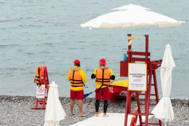 PANIKA NA PLAŽI U POPULARNOM GRKOM LETOVALIŠTU! Devojčica Maša pronađena kod spasilaca, traži se majka iz Beograda!