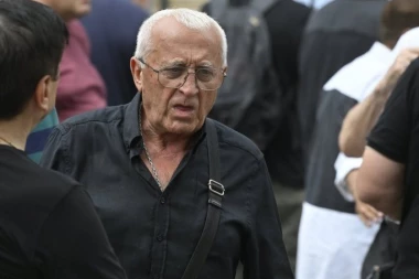 "BIĆEŠ UBIJEN, VRATIĆEMO TE U MRTVAČKOM SANDUKU!" Naš pevač pobegao iz zemlje zbog STRAVIČNIH pretnji tada, nećete verovati ko stoji iza svega!