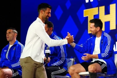 DVA "GOAT" OČI U OČI! Novak Đoković startovao Mesija pred finale - ova scena obišla je planetu u roku od sekunde!