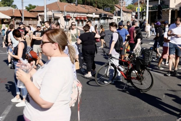 SAMOUBISTVO BLOKADERSKOG POKRETA! Brutalni sukobi rivalskih frakcija razneli ih u paramparčad!