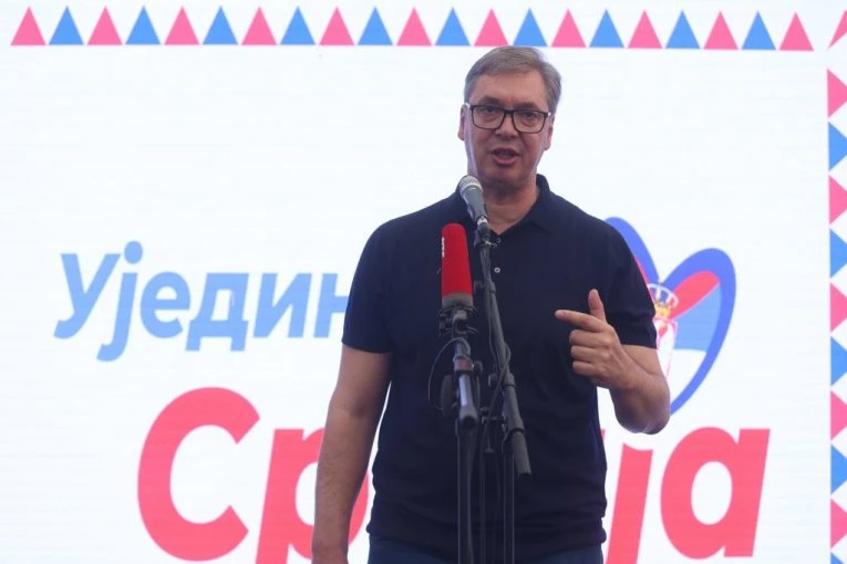 VUČIĆ STIGAO U LAPOVO! Vijore se srpske zastave, kakav doček za predsednika Srbije!