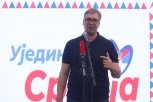 VUČIĆ STIGAO U LAPOVO! Vijore se srpske zastave, kakav doček za predsednika Srbije!
