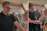 VUČIĆA IZNENADIO POKLON VREDNIH BANAĆANKI: "Ovo smo izvezle za Vas, da imate uvek uz odelo!" (VIDEO)