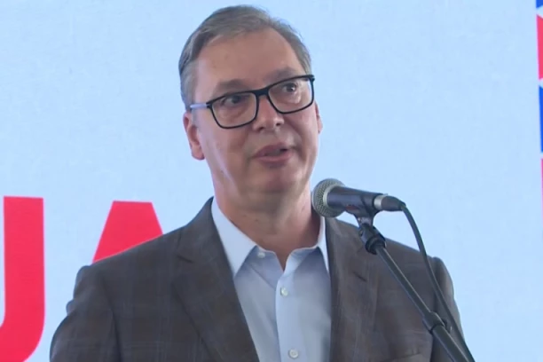 VUČIĆ NAJAVIO VELIKE VESTI: Predsednik u poseti Šumadiji saopštio kada leže novac i poslao oštru poruku kritičarima