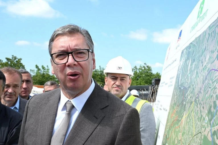 "U NAREDNIH 50 GODINA NEĆE SE URADITI TOLIKO" O rezultatima SNS pisaće se knjige - Vučić podsetio protivnike na razvoj Srbije!