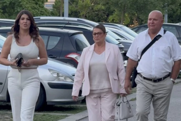 DURDŽIĆI PRVI STIGLI U ŠIMANOVCE, MUSTAFA ZAPENIO ZBOG MAJE I ANELI: To je za ZATVOR, moj sin ZASLUŽUJE PRVO MESTO! (VIDEO, GALERIJA)