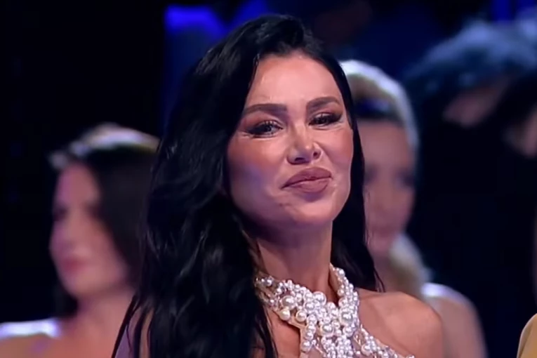 NEUREDNA KOSA, BEZ ŠMINKE I SA PRAVOM KALORIJSKOM BOMBOM U TANJIRU! Staniju Dobrojević OVAKVU NIKADA NISMO VIDELI, spremite se za POTPUNI ŠOK! (FOTO)
