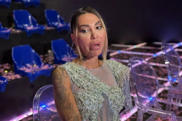 ANELI AHMIĆ GRCA U SUZAMA NAKON OSVOJENOG DRUGOG MESTA, PORODICA JE NIJE SAČEKALA! Progovorila O GLASOVIMA: Zaslužila sam pobedu! (VIDEO)