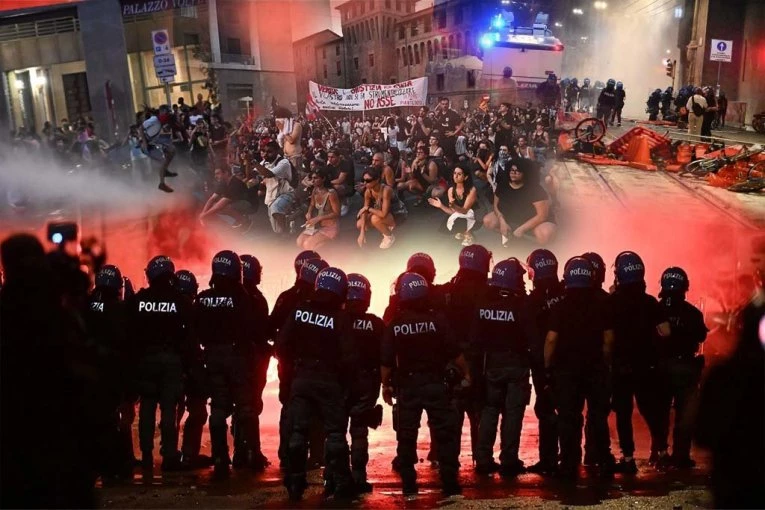 POTPUNI LOM POSLE SMRTI MUŠKARCA! Sukob policije i demonstranata, povređeno 11 osoba - EVROPSKI GRAD NA RUBU HAOSA! (FOTO, VIDEO)
