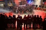 POTPUNI LOM POSLE SMRTI MUŠKARCA! Sukob policije i demonstranata, povređeno 11 osoba - EVROPSKI GRAD NA RUBU HAOSA! (FOTO, VIDEO)