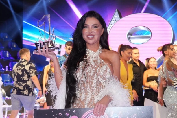 CELA SRBIJA U SUZAMA ZBOG STANIJE DOBROJEVIĆ: Starleta se vratila na Instagram, pa rasplakala naciju! (FOTO)