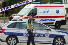 TEŠKA NESREĆA NA KARABURMI! Automobil udario dete (10) dok je pretrčavalo ulicu van pešačkog, vozač opela nije stigao da ukoči!