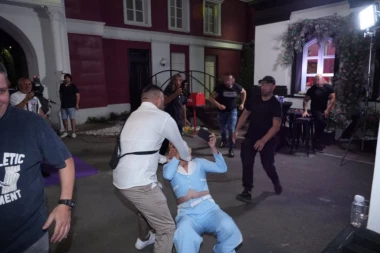 INCIDENT U ŠIMANOVCIMA: Asmin zverski davio malog Uroša na finalnoj žurki "Elite 9" - obezbeđenje hitno reagovalo!