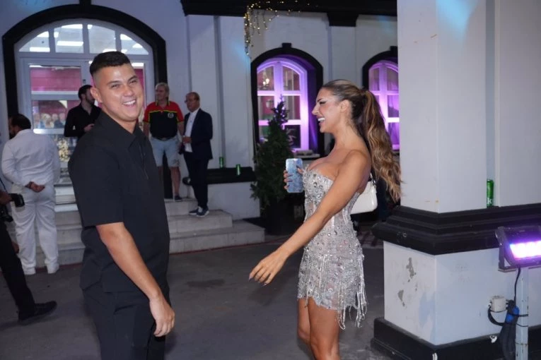HIT SNIMAK! Ena Čolić PODVALILA FORU Peji pred lajv - OVO ĆE VAS NASMEJATI DO SUZA! (VIDEO)