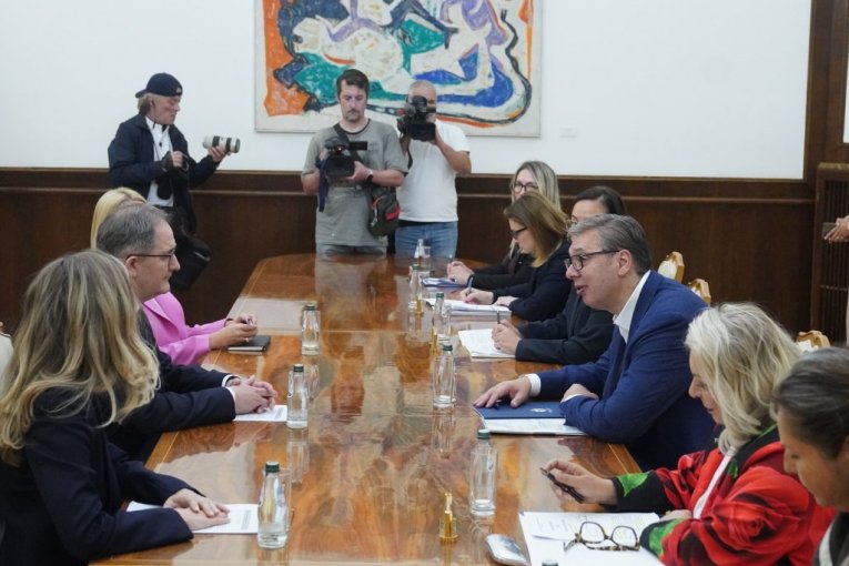 Vučić se sastao sa delegacijom EBRD