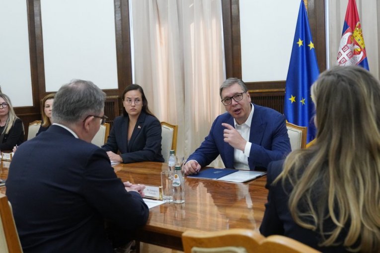 Vučić se sastao sa delegacijom EBRD