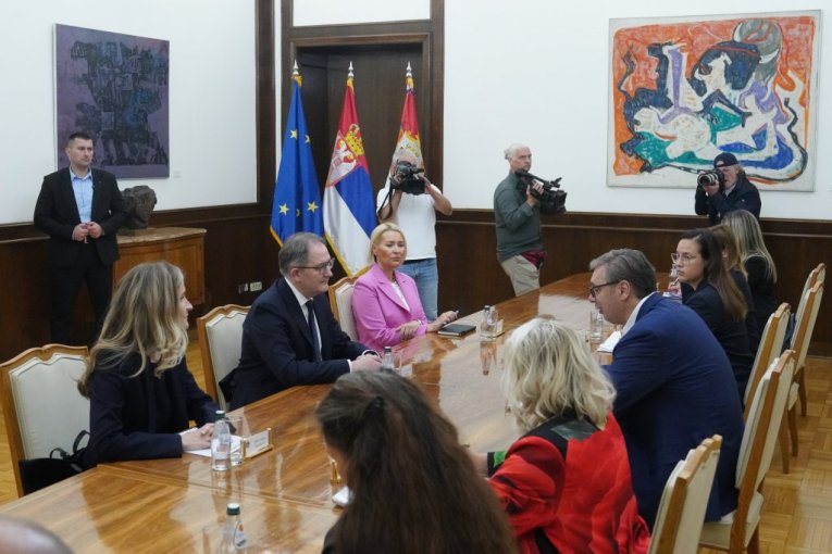 Vučić se sastao sa delegacijom EBRD