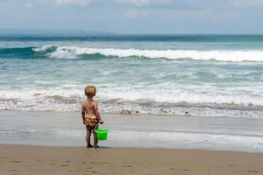 ALARM ZA RODITELJE NA LETOVANJU! Četvoro dece nestalo na plaži – evo šta morate da uradite da sprečite tragediju