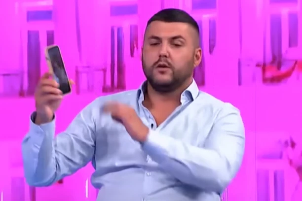 HITNE VESTI O SINU ASMINA DURDŽIĆA - ODMAH ZAUSTAVLJEN PROGRAM NA PINKU! Pukla bruka, dete je usvojeno?!