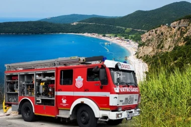 IZBIO POŽAR NA JAZU! Vatra se brzo razbuktala  - gori jedna od najpoznatijih plaža! (VIDEO)