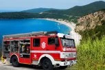 IZBIO POŽAR NA JAZU! Vatra se brzo razbuktala  - gori jedna od najpoznatijih plaža! (VIDEO)