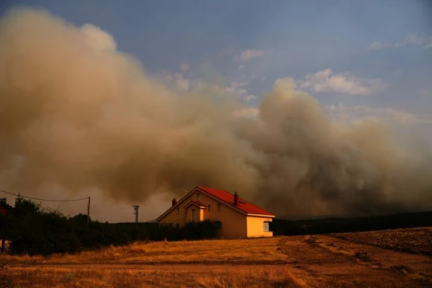 HAOS NE PRESTAJE: Požari u Madridu zahvatili 45.000 hektara, evakuisano skoro 90.000 ljudi!