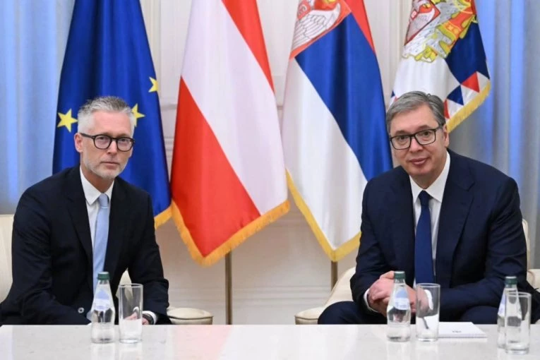 VUČIĆ SE SASTAO SA EBNEROM: Cenim angažovanje ambasadora i otvoren pristup koji je pokazao tokom boravka u Srbiji