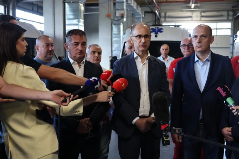 "ULAGANJA U ZDRAVSTVENU INFRASTRUKTURU SU MEĐU PRIORITETIMA VLADE SRBIJE": Macut i Lončar obišli radove na Zavodu za urgentnu medicinu (FOTO)