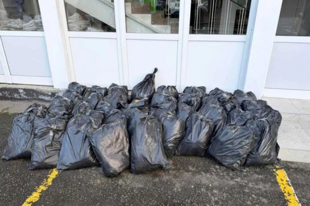 U NOVOM PAZARU PAO KAMIONDŽIJA SA 400 KILOGRAMA DUVANA! U tajnom bunkeru krio teret vredan milione! (FOTO)