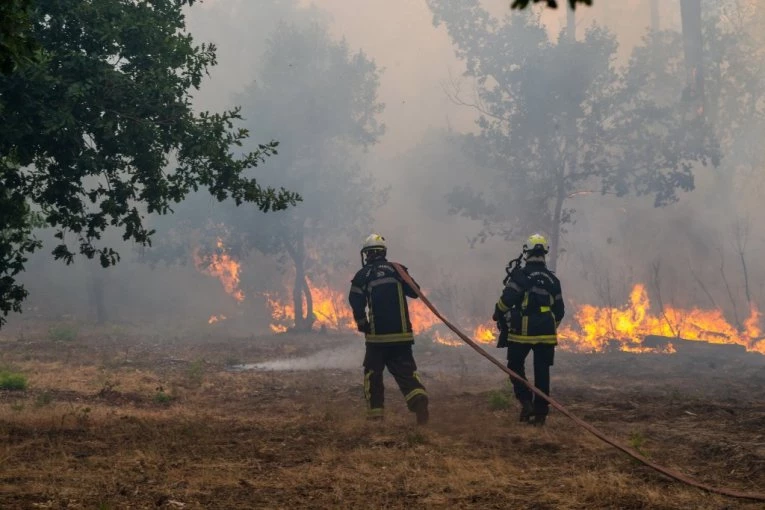 APOKALIPSA! EVAKUISANO 200.000 LJUDI, A TEK SLEDI PAKAO! Vatra guta sve pred sobom (FOTO, VIDEO)
