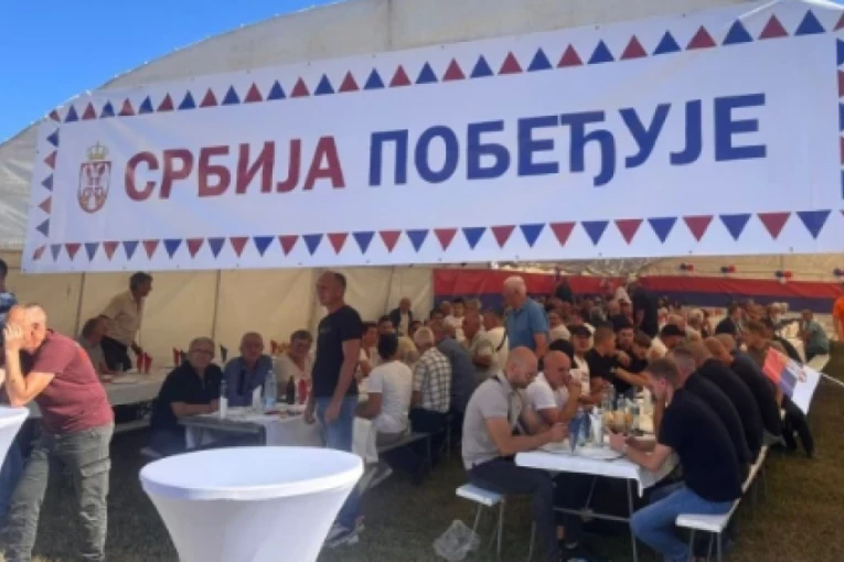DREŽNIK, ALI I CELA SRBIJA, OČEKUJU PREDSEDNIKA! Veliki skup građana, očekuje se reka ljudi! (FOTO)