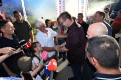 "SLUŽIO SAM SRBIJI KAO PREDSEDNIK VERNO, ČASNO I POŠTENO!" Vučić u Drežniku: Znao sam da odgovrim u svetu svakom ko napada našu zemlju!