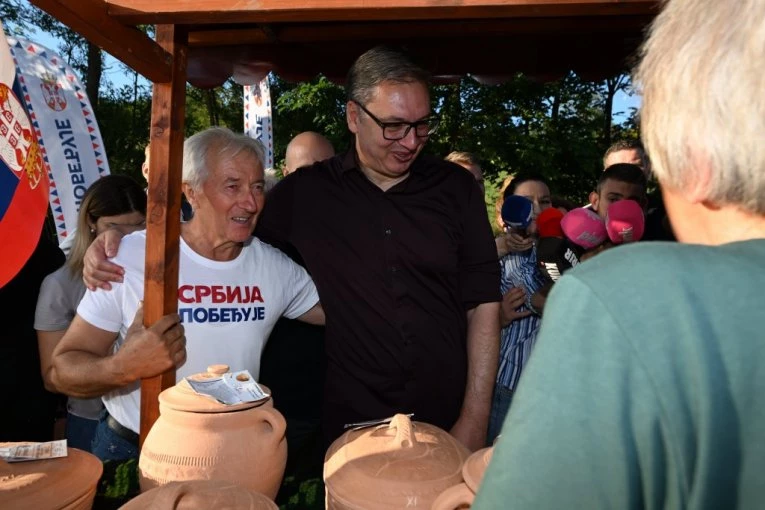 IZBORI ZA DVA DO ČETIRI MESECA! Vučić jasan: Biće odlučujući za budućnost Srbije!