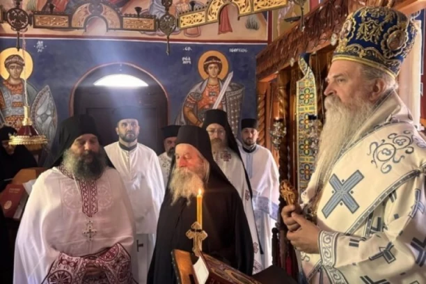 PRVI PUT U ISTORIJI MANASTIRA DEVINA VODA: Pred Trojeručicom zamonašen prvi monah, mitropolit Teodosije uputio snažnu poruku (FOTO)